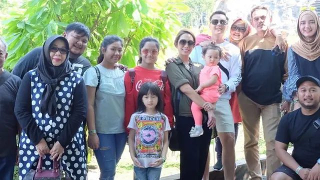 Nilla Rosita Ibunda Ussy Sulistyawati Meninggal Dunia (credit: https://www.instagram.com/ussypratama/)