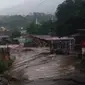 Banjir bandang menerjang wilayah Kecamatan Cicurug, Kabupaten Sukabumi, Jawa Barat, Senin (21/9/2020).