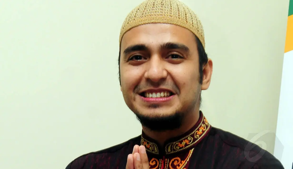 Ali Zaenal memilih mengubah penampilannya dengan selalu mengenakan pakaian muslim. Jakarta (17/6/14) (Liputan6.com/Panji Diksana)