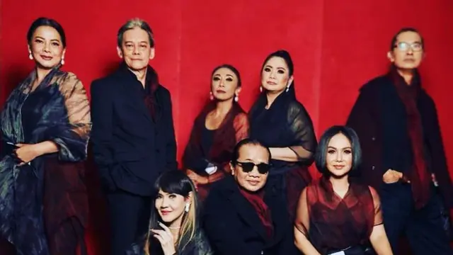6 Gaya Pemotretan Yuni Shara Bareng 7 Bintang, Curi Perhatian
