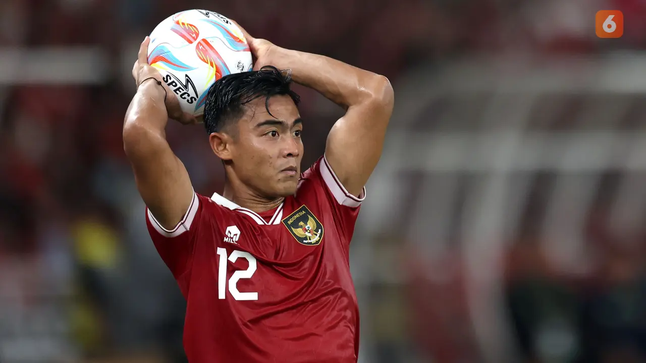 Foto: Menilik Kembali Lemparan Maut Pratama Arhan, Sukses Berikan Ancaman di Muka Gawang Emiliano Martinez