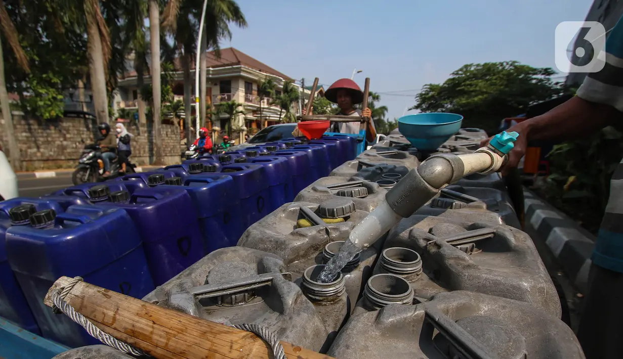 Hal ini disebabkan tingginya permintaan warga akan ketersediaan air bersih untuk beragam keperluan rumah tangga. (Liputan6.com/Angga Yuniar)