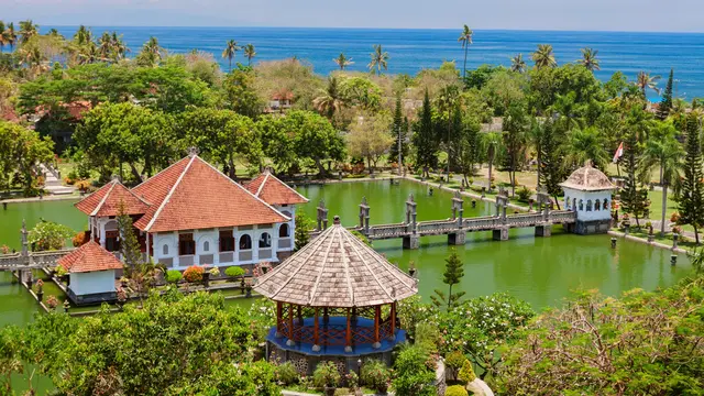 Taman Sukasada atau yang dikenal dengan nama Taman Ujung Karangasem