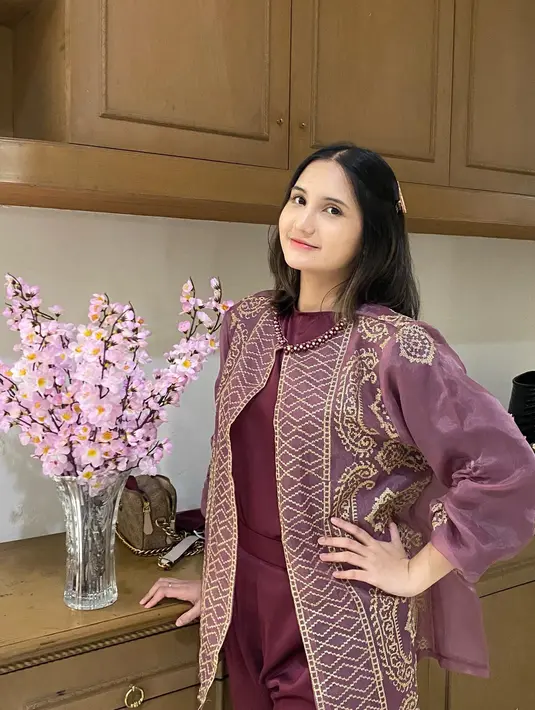 <p>Kini Maureen genap berusia 21 tahun, melalui akun media sosialnya ia mengunggah momen bahagia perayaan ulang tahunnya. (Foto: Instagram.com/maureenbboo_)</p>