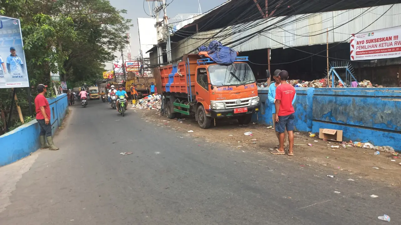 Tumpukan Sampah Viral di Kota Tangerang, Wali Kota Arief: Sudah Ditangani 5 Armada