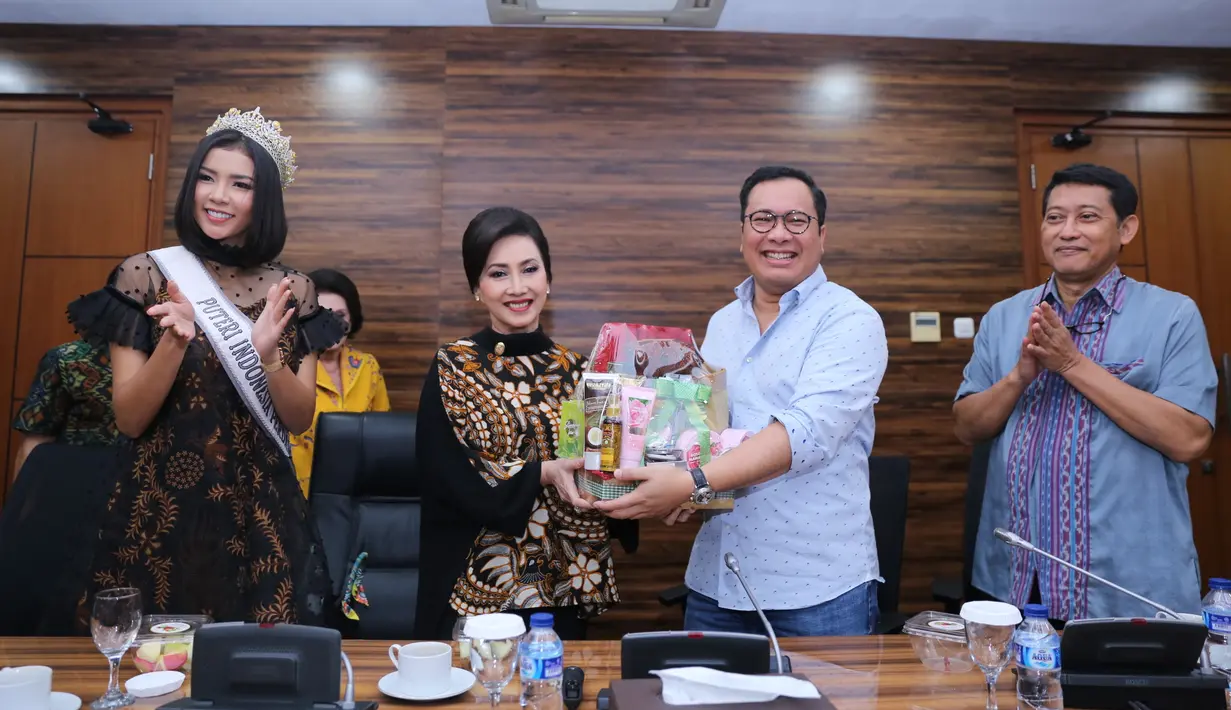 KEIN berharap para Puteri Indonesia ini bisa membantu mempromosikan pariwisata dan produk Indonesia ke dunia internasional. Selain itu, diharapkan bisa meningkatkan ekonomi lebih berkualitas. (Adrian Putra/Bintang.com)