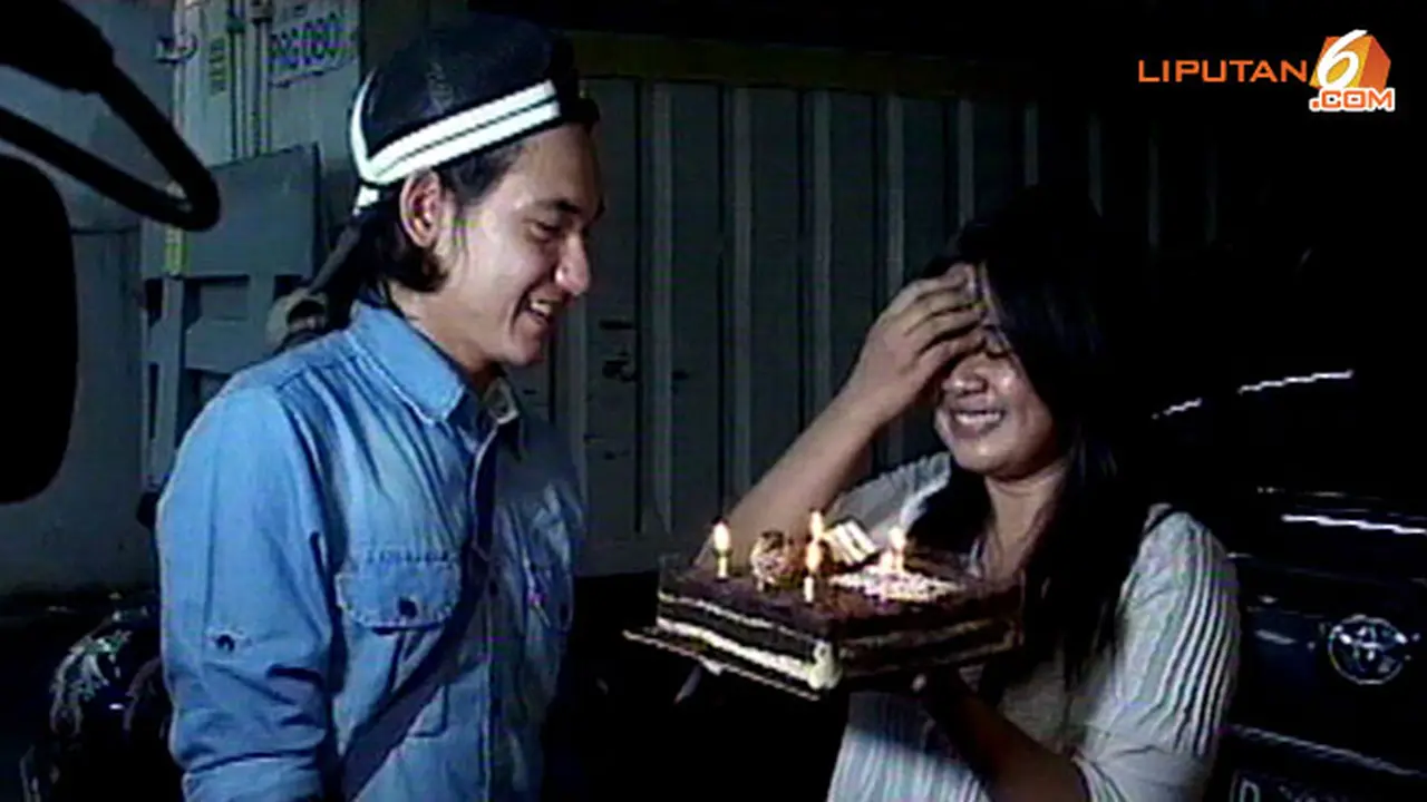 adipati-dolken-130821b.jpg
