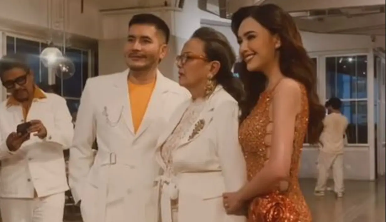 Film keluarga yang dijadwalkan tayang tanggal 14 November 2024 ini akan diwarnai dengan wajah aktor papan atas Indonesia. Selain Amanda Manopo, pemain lainnya ialah Christine Hakim, Slamet Rahardjo, Adinia Wirasti, Fedi Nuril hingga Yasmin Napper. (Liputan6.com/IG/@bennusorumba)