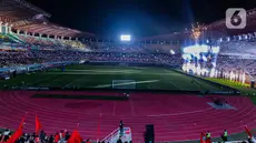 Suasana upacara pembukaan Piala Dunia U-17 2023 di Stadion Gelora Bung Tomo, Surabaya, Jawa Timur, Jumat (10/11/2023). Gelaran ini menandai pertama kalinya Indonesia menjadi tuan rumah Piala Dunia. (Liputan6.com/Faizal Fanani)