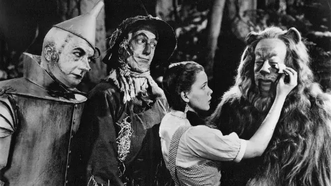 Judy Garland berperan sebagai Dorothy dalam tayangan 'The Wizard of Oz'. (Sumber Wikimedia Commons)
