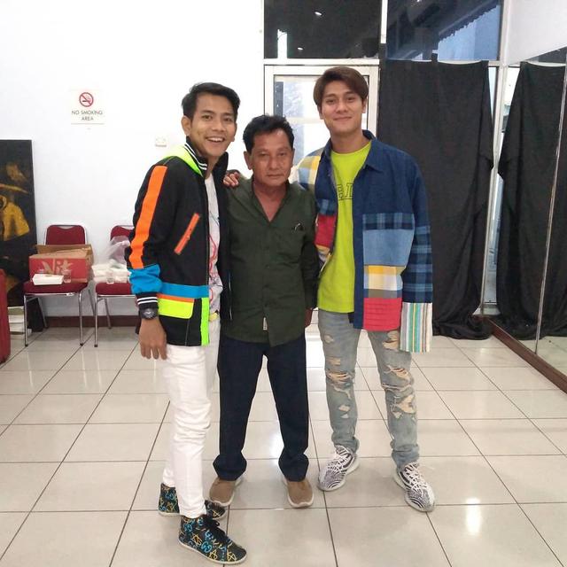 6 Potret Kebersamaan Rizky Billar dengan Ayahnya yang Punya Hidung Mancung