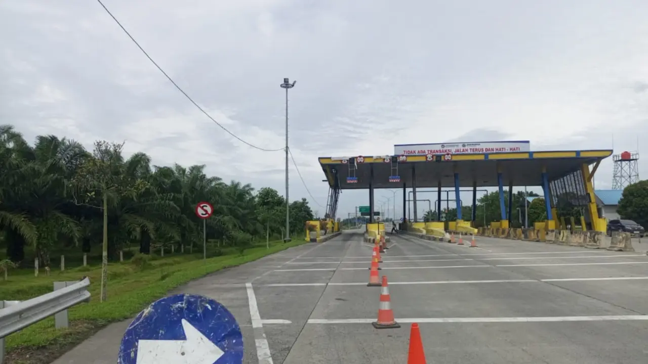 Tiga ruas tol di Sumatera Utara diintegrasi, PT Jasamarga Kualanamu Tol (JKT) melakukan pembongkaran Gerbang Tol (GT) Tebing Tinggi. (Dok Jasa Marga)