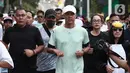 Sekitar tujuh kilometer, Calon Presiden nomor urut 3 Ganjar Pranowo berlari mengitari kawasan Gelora Bung Karno, Jakarta. (merdeka.com/ Arie Basuki)