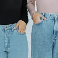 Ilustrasi pilihan celana. (Copyright Pexels/Thirdman)