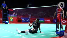 Reaksi tunggal putra Indonesia Jonatan Christie saat melawan wakil China Lu Guang Zu pada babak 32 besar Indonesia Masters 2024 di Istora Senayan, Jakarta, Indonesia, Rabu (24/1/2024). Jonatan kalah 21-19, 19-21, 19-21. (Bola.com/M. Iqbal Ichsan)