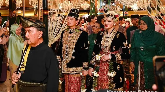 Prosesi Panggih Tengku Natasya dan Pangeran Paham Malaysia di Yogyakarta. [@kesultanan.pahang]