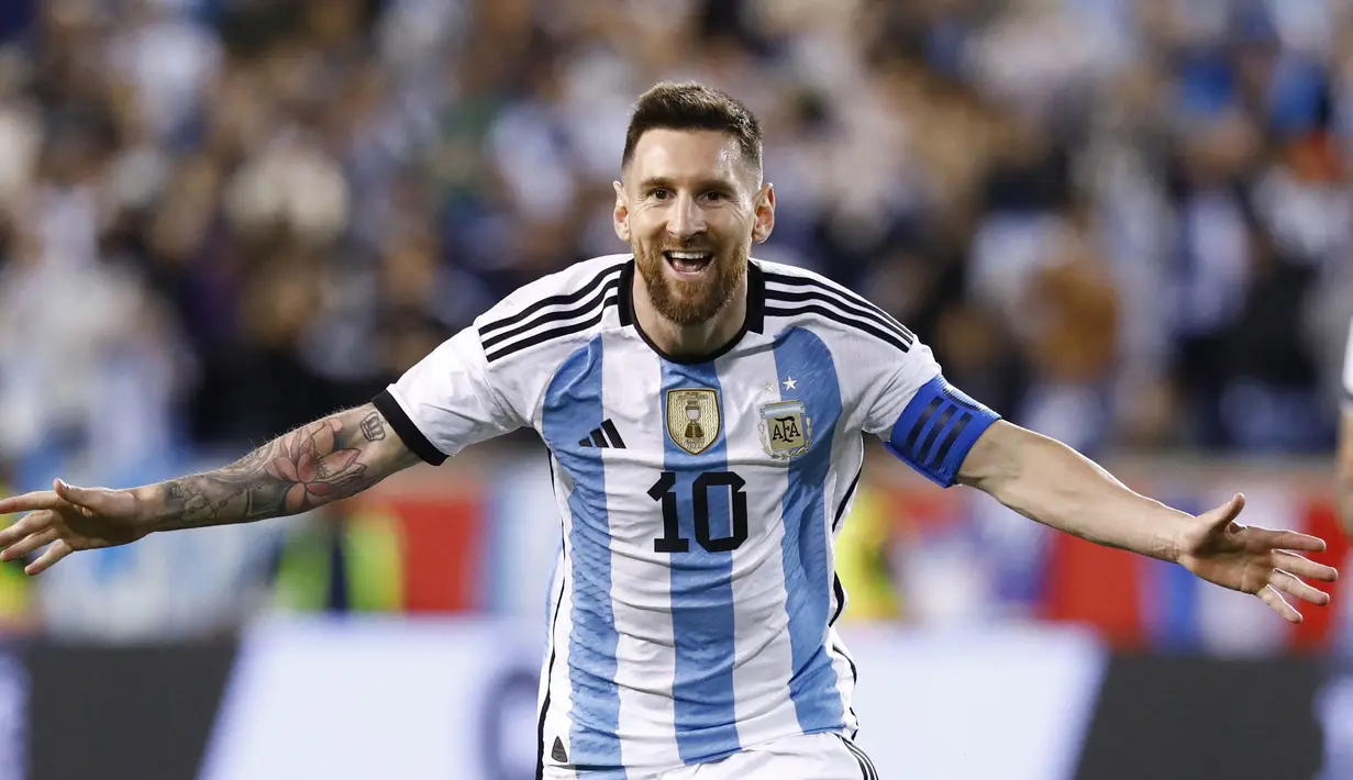 Tidak mengherankan bahwa Lionel Messi adalah pemain Argentina yang paling aktif tampil di Piala Dunia. Messi melakukan debut untuk Argentina pada 2005 tetapi baru meraih trofi pertamanya bersama Argentina tahun lalu dengan menjuarai Copa America. (AFP/Andres Kudacki)