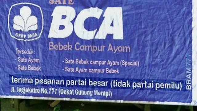 6 Spanduk Penjual Sate Ayam Ini Nyeleneh Banget, Pembeli Ngakak