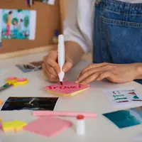 Vision board sebagai cara manifestasi untuk mewujudkan segala keinginan/copyright shutterstock/Rashad Rustamov