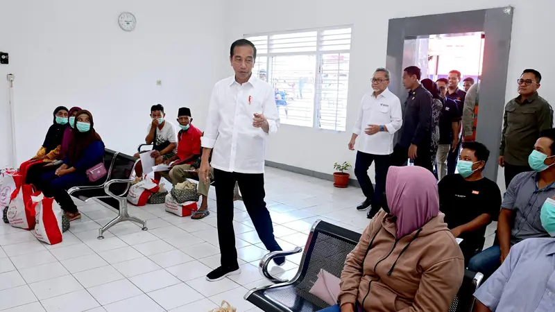 Jokowi Serahkan BLT El Nino
