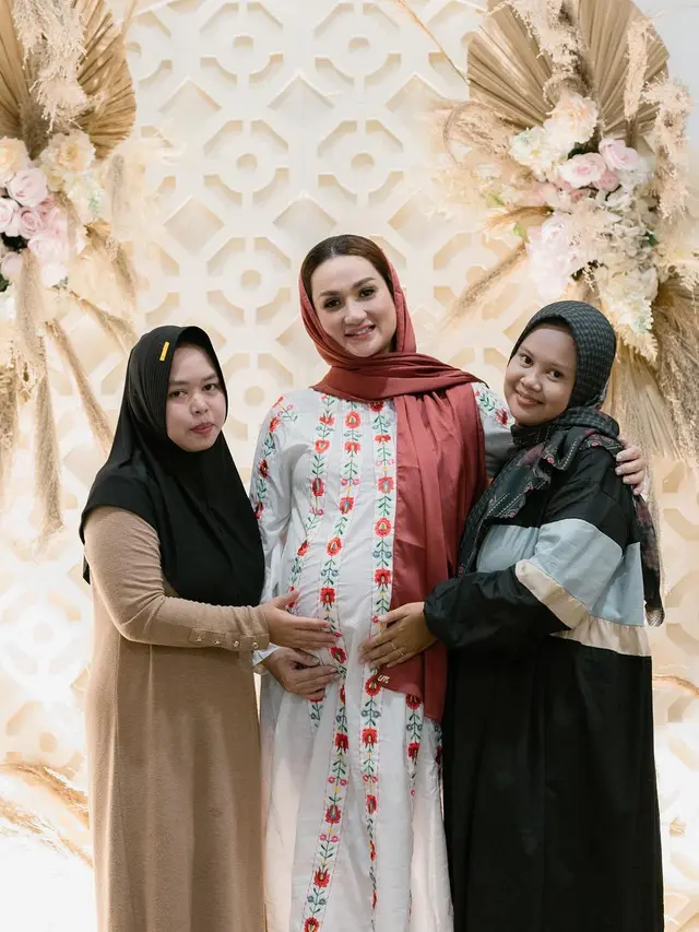 7 Momen Tengku Dewi Putri Gelar Pengajian 7 Bulanan Usai Resmi Gugat Cerai Andrew Andika