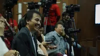 Roy Suryo masih terlihat santai mendengarkan kesaksian para ahli di sidang Jessica Wongso ke-21, Kamis (16/9/2016). (Bintang.com/Galih W Satria)