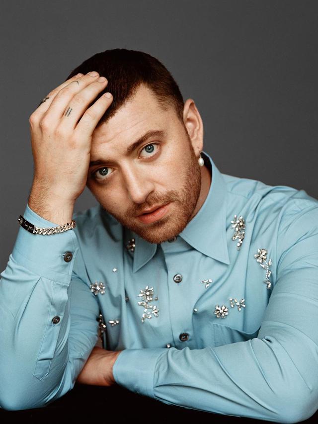 Sam Smith Kedapatan Cium Mesra Desainer Francois Rocci di Pinggir Jalan