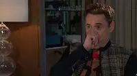 Ditanya Soal Pribadi Robert Downey Jr Tinggalkan Wawancara 