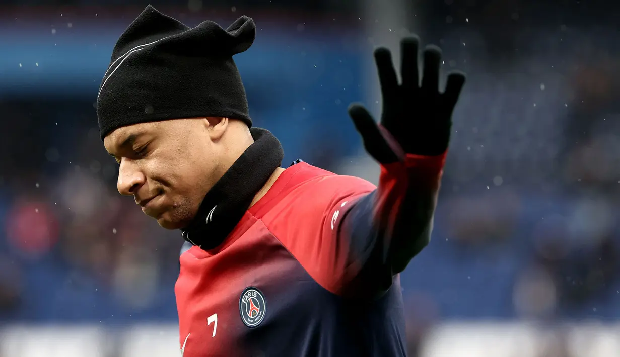 Kylian Mbappe menolak tawaran mediasi dengan mantan klubnya, Paris Saint-Germain (PSG), mengenai perselisihan mereka terkait gaji dan bonus yang belum dibayarkan. (AFP/Franck Fife)