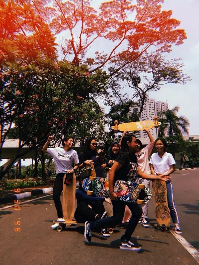 [Fimela] Menaklukkan Jalanan Beraspal Bersama Longboard Girls Crew Indonesia