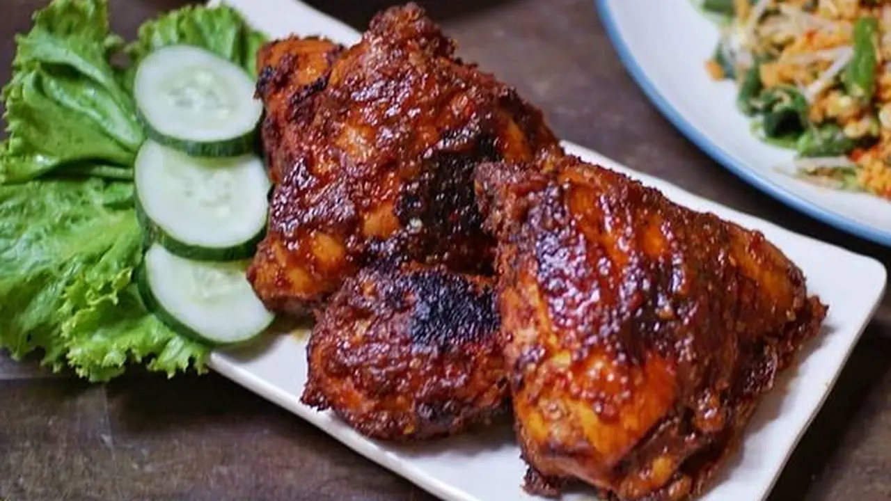 Sepiring ayam bakar pedas manis