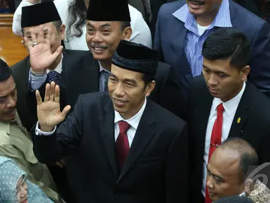 Joko Widodo hadiri rapat paripurna untuk mendengar pandangan fraksi DPRD DKI, Jakarta, Senin, (6/10/2014) (Liputan6.com/Herman Zakharia)