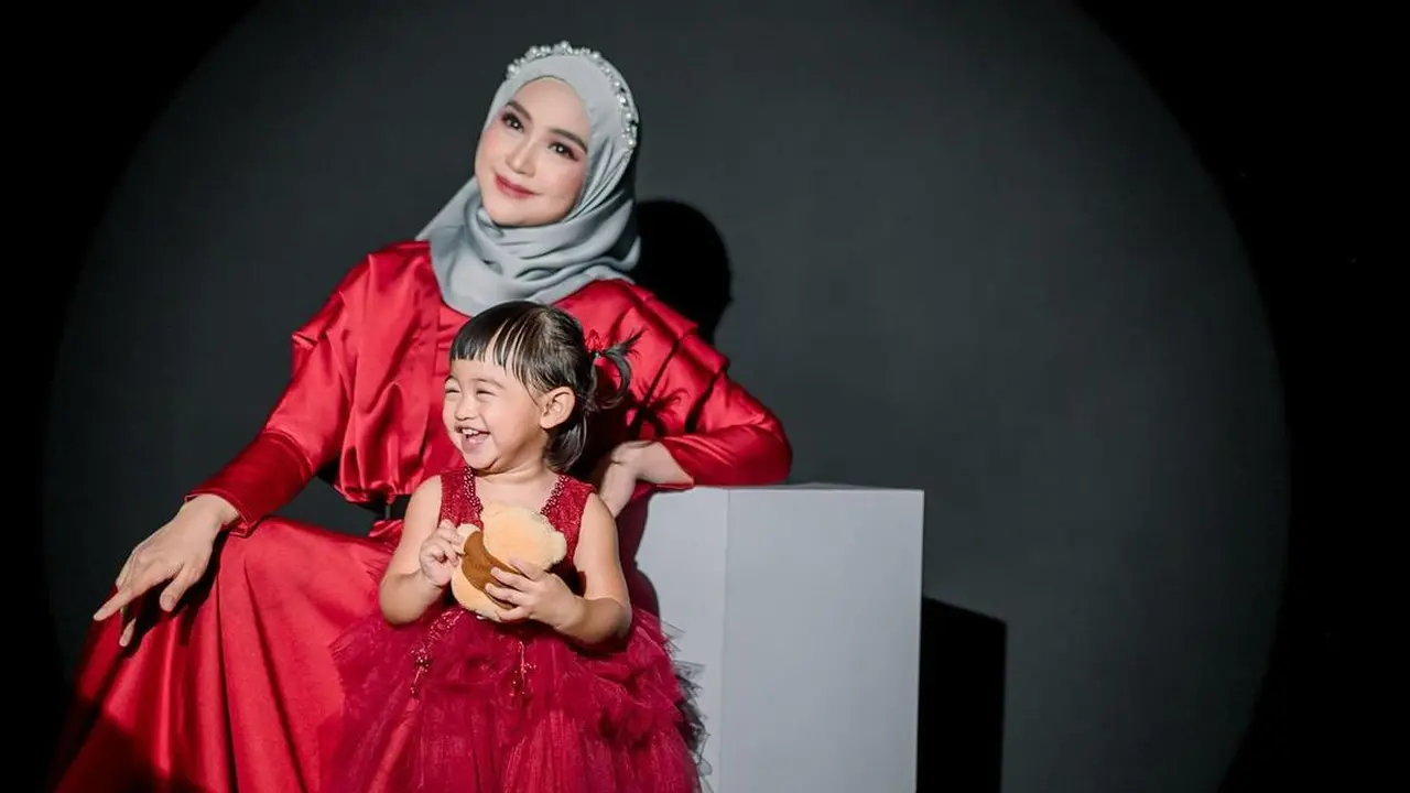 8 Potret Artis Tampil Kompak untuk Rayakan Hari Ibu, Aaliyah Massaid hingga Natasha Wilona