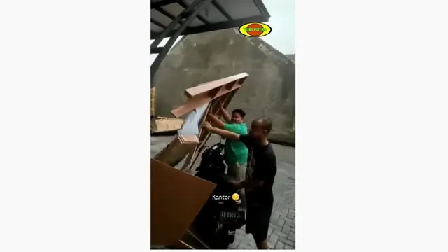 Diterjang Puting Beliung, Ini 6 Potret Kondisi Kantor Denny Caknan yang Porak-Poranda