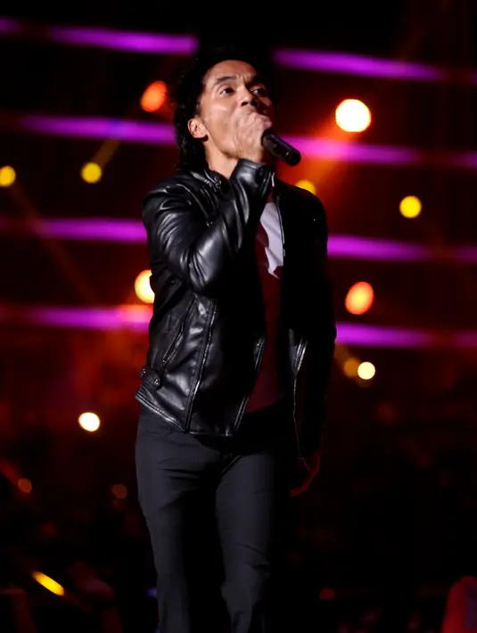 Lagu dangdut 'Pandangan Pertama' menjadi lagu pertamanya Slank. Kaka berduet dengan pedangdut Zaskia Gotik. (Andy Masela/Bintang.com)