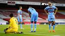 Pemain West Ham United tampak lesu usai ditaklukkan Arsenal pada laga Premier League di Stadion Emirates, Sabtu (19/9/2020). Arsenal menang dengan skor 2-1. (Will Oliver/Pool via AP)