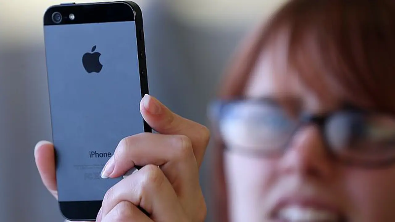 Remaja Ini Pecahkan Rekor Ketik SMS Tercepat