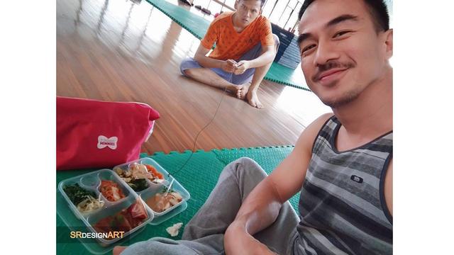 6 Editan Foto Pria Makan Bareng Artis Ini Halu Banget, Bikin Ngakak