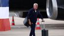 Pelatih Timnas Prancis, Didier Daschamp saat tiba di Bandara Paderborn Lippstadt, Jerman pada Rabu (12/06/2024) waktu setempat untuk berlaga di Euro 2024. (AFP/Franck Fife)