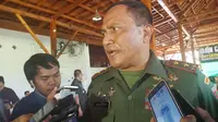 Uang sebesar Rp 1,5 miliar sebagai bukti duit sogok ke calo masuk TNI masih dipegang pihak Kodam VII Wirabuana. (Liputan6.com/Eka Hakim)
