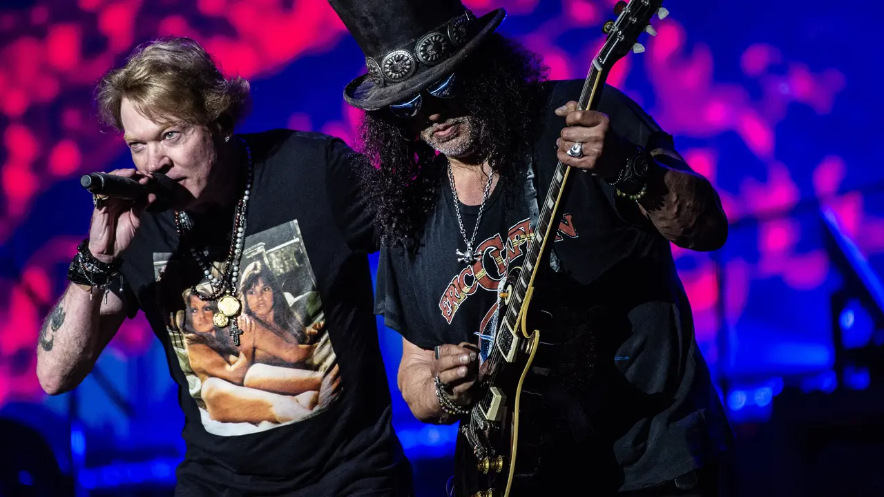 Axl Rose dan Slash Guns N' Roses. (Helle Arensbak / Ritzau Scanpix / AFP)