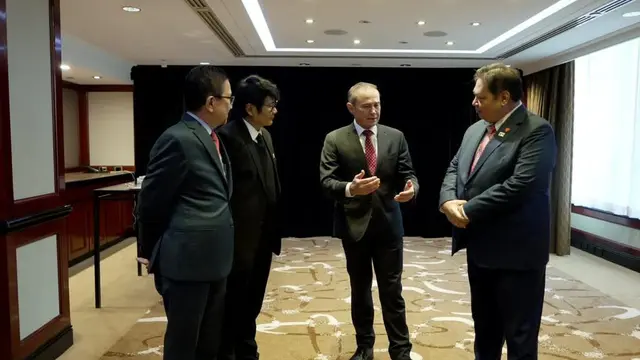 Menteri Koordinator Bidang Perekonomian Airlangga Hartarto menyaksikan penandatanganan Rencana Aksi implementasi MoU antara Pemerintah Negara Bagian Western Australia and Kadin Indonesia pada Selasa (4/7/2023). (Dok Kemenko Perekonomian)