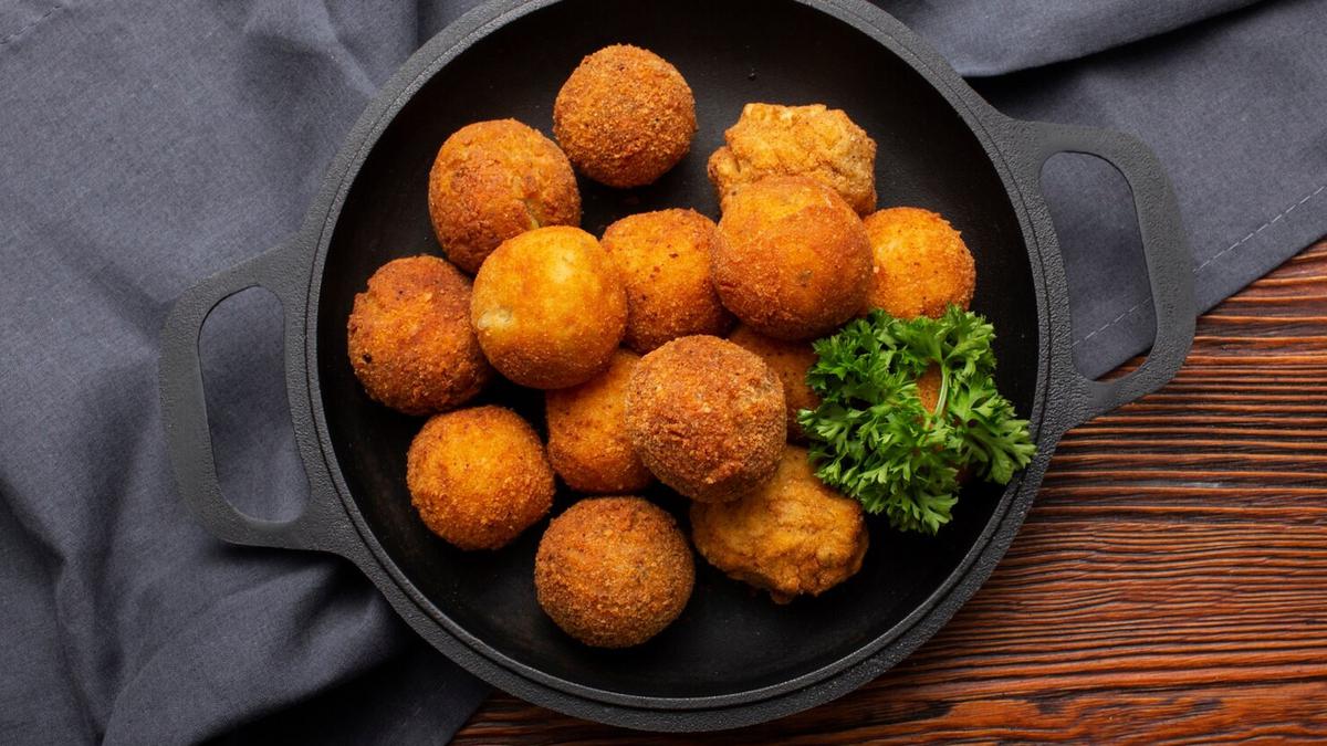7 Camilan Gurih dari Tepung Roti yang Dijamin Paling Simple!