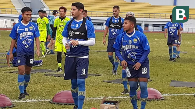 Esteban Vizcarra dan Gian Zola Nasrulloh