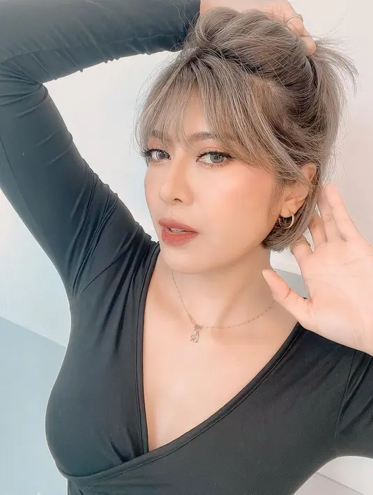 Tak heran jika beberapa orang bahkan mengaku pangling melihat sosok Yenny AFI yang sekarang. (FOTO: instagram.com/yennysyen)