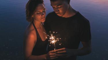 Ingat 8 Pertimbangan Ini Saat Kamu Jatuh Cinta Sama Pacar Orang Lifestyle Fimela Com