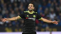 Gelandang Chelsea Cesc Fabregas merayakan gol ke gawang Leicester City pada laga Piala Liga Inggris di King Power Stadium, Leicester, 20 September 2016. (AFP/Anthony Devlin)