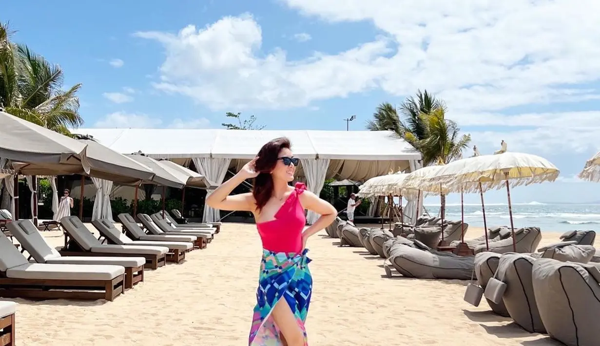 Dia juga semakin rajin mengunggah foto di akun instagram pribadinya [instagram/dhenaaldhaliadevanka]