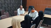 Guru Bejat Paksa Foto Bugil dan Cabuli Korbannya di Bojonegoro