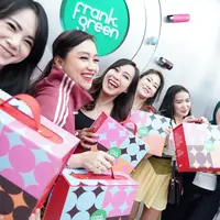 Berlokasi di Plaza Indonesia Level 4, ruang ini dirancang bukan hanya sebagai tempat berbelanja, tetapi sebagai pengalaman yang lebih personal dalam menjalani gaya hidup berkelanjutan. [Dok/Frank Green].